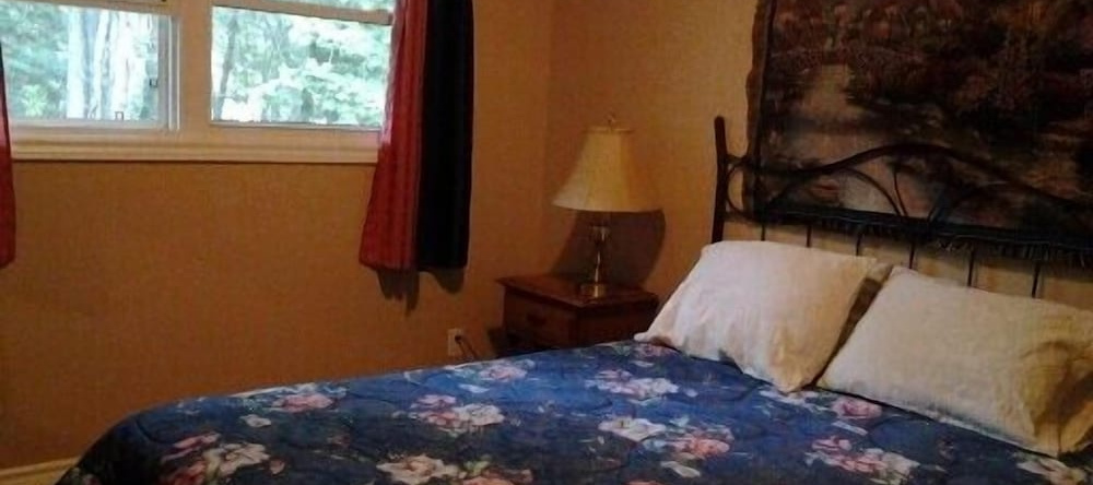 Inn Towne Cottage, 班克罗夫特 — 照片 1