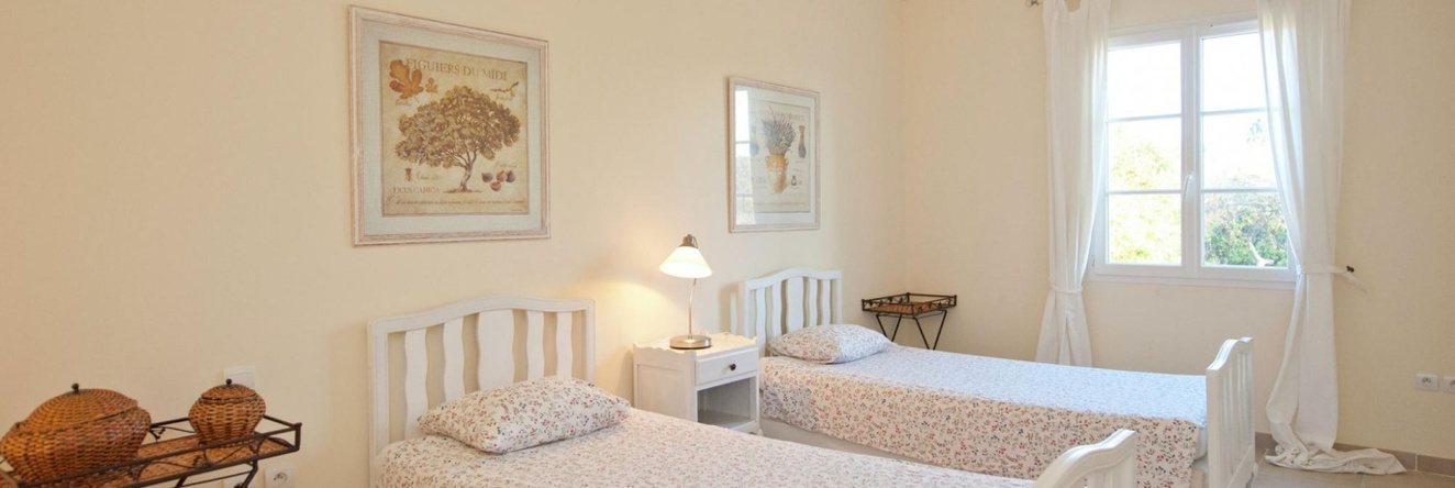 A beautiful new luxury villa close to Uzès., 弗洛 — 照片 1