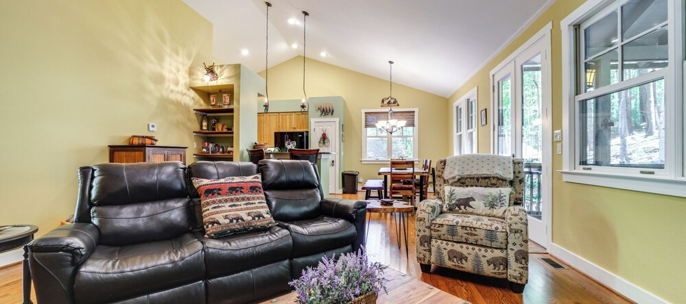 4 Mi to Lake: Tuckasegee Gem w/ Pool, Beach Access, 高濑寺 — 照片 1