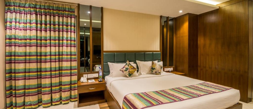 The Capital Hotel, 贡图尔 — 照片 1