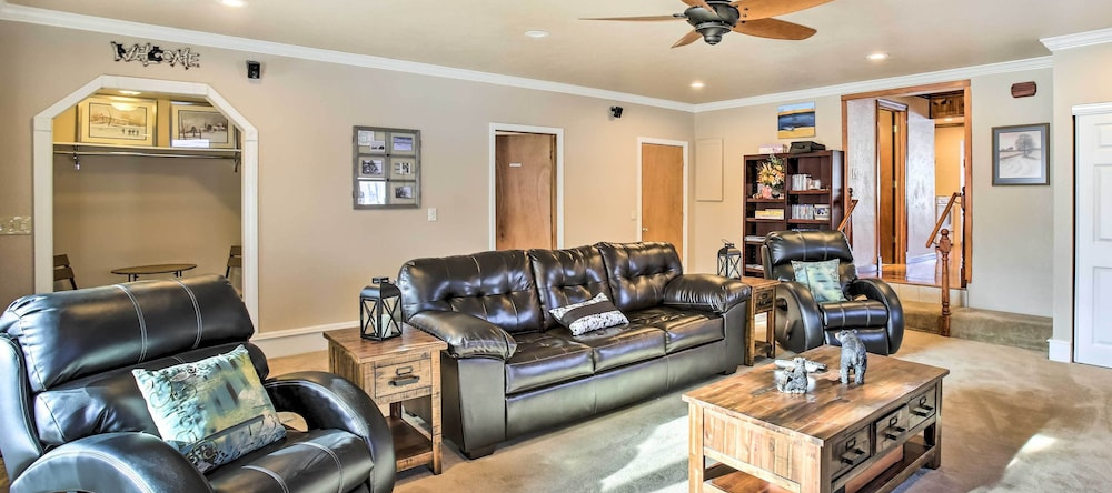 4 Season, Waterfront Houghton Lake House w/ Dock!, 霍顿湖 — 照片 1