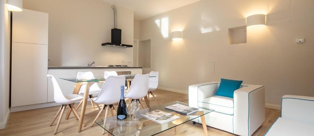 Ponte Vecchio White By Mmega, Флоренция — фото 1