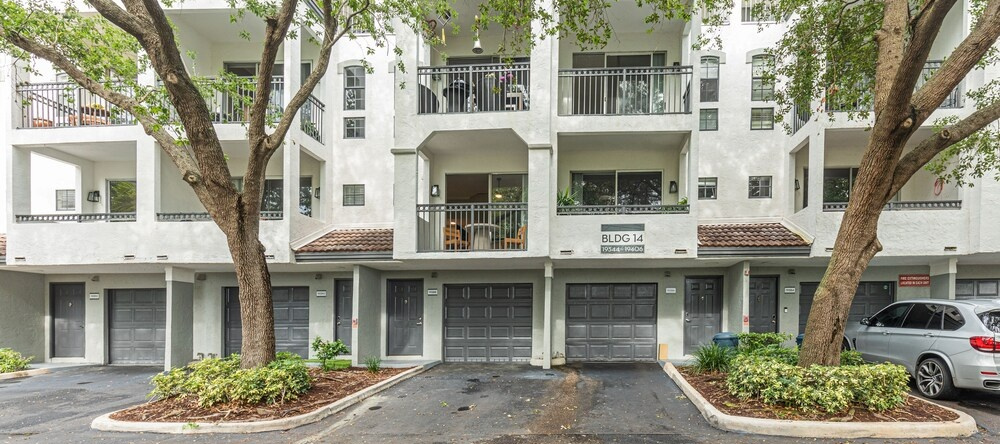 Modern Townhouse Apartments In Aventura, Авентура — фото 1