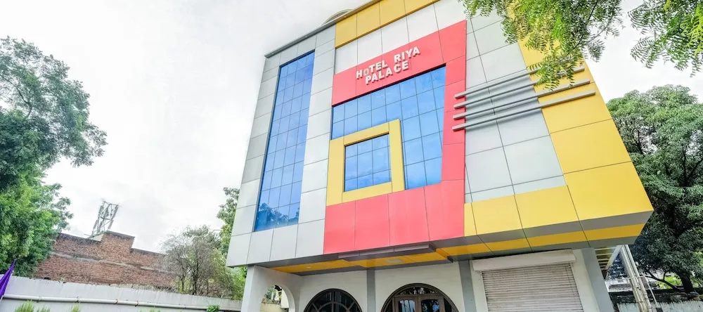 SPOT ON 61898 Hotel Riya Palace, 锡尔恰尔 — 照片 1