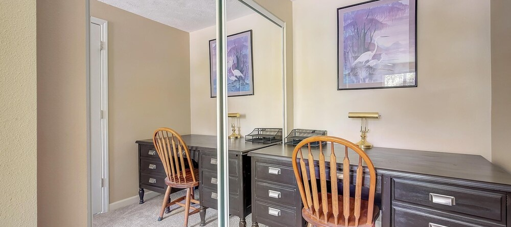 Ideally Located Westminster Home - Sleeps 13, 威斯敏斯特 — 照片 1