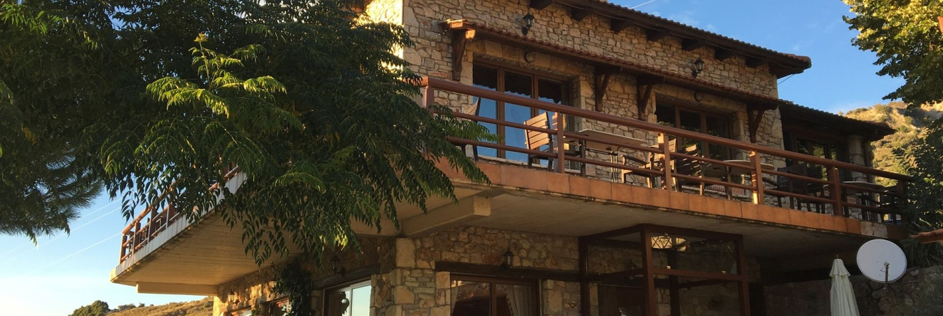 Georgios V Chalet, 卡拉夫里塔 — 照片 1