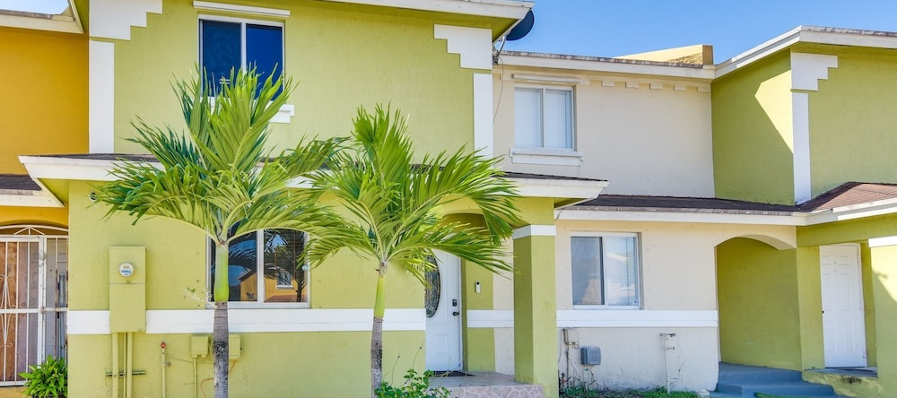 5 Mi To Hard Rock Stadium! Townhome W/ Games, Опа-Лока — фото 1