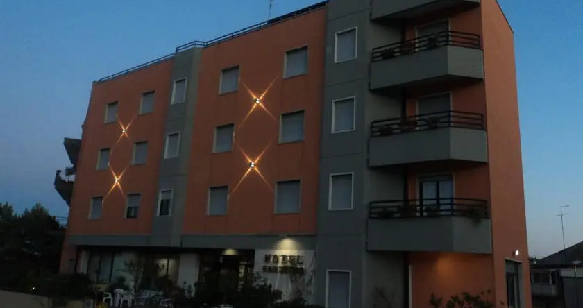 Hotel Senatore, 帕拉佐洛阿克雷德 — 照片 1