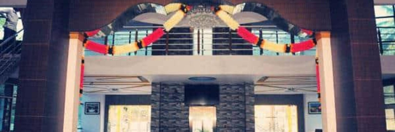 Oyo 36253 Hotel Durga International, 萨克莱什普尔 — 照片 1