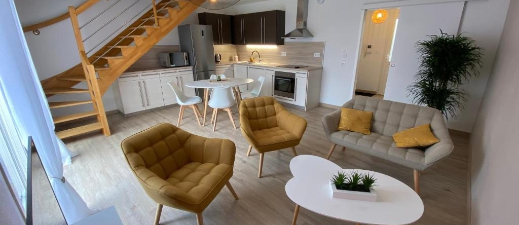 appartement maison en duplex 80m² jardin terrasse, 圣朱利安莱维拉 — 照片 1