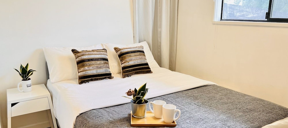 ART House Burnaby Two Bedrooms Suite, 本拿比 — 照片 1