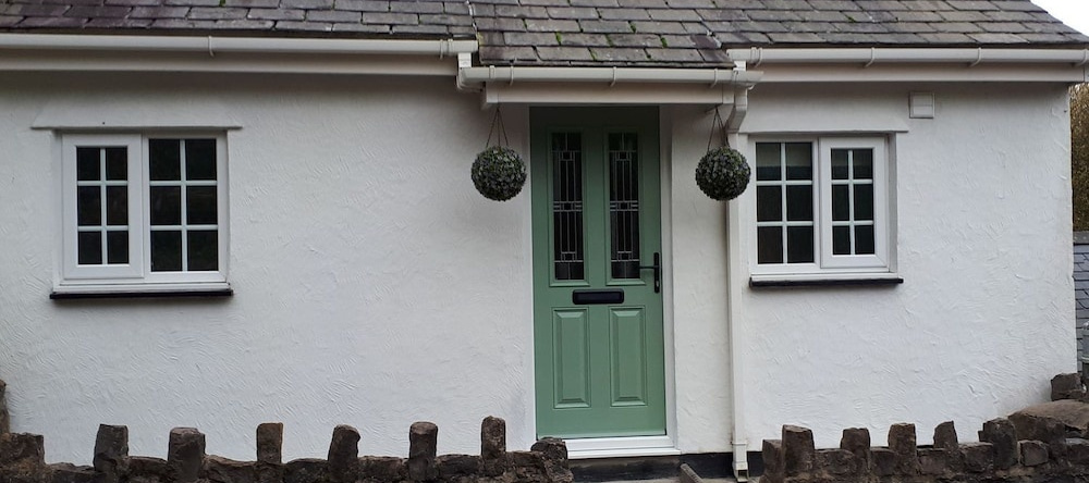 Bryn Bach, 彭特雷斯 — 照片 1