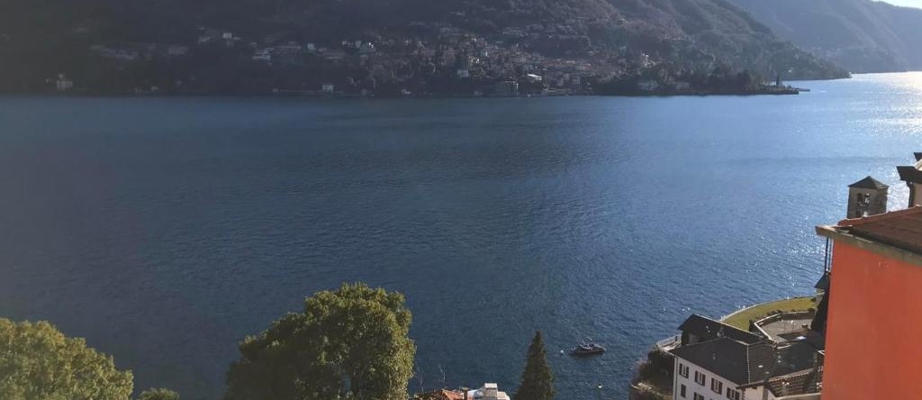 Carate 16 apartment with balcony & lake view, Carate Urio — photo 1