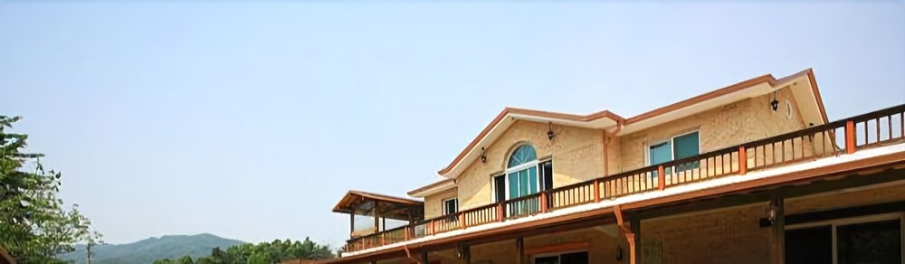 Namyangjusunflower Pension, Namyangju — photo 1
