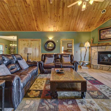 Riversound Romance 2 Bedroom Home with Hot Tub, Pittman Center — photo 2