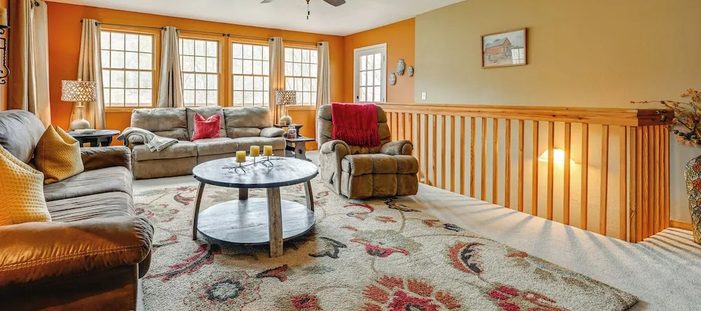 Mtn-view Home w/ Deck, Fire Pit & BBQ in Almond, 阿尔蒙德 — 照片 1