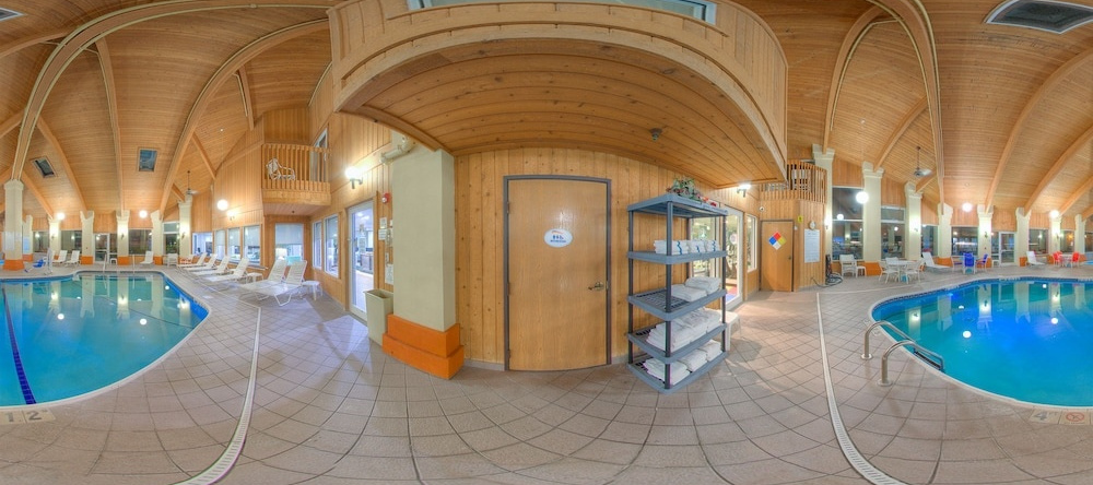 Baymont Inn & Suites Pella, Pella — photo 1