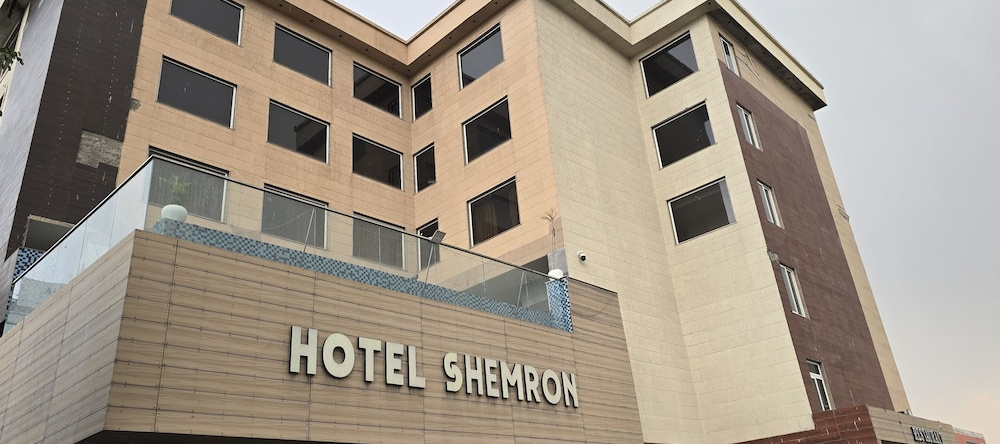 Hotel Shemron, Шахджаханпур — фото 1