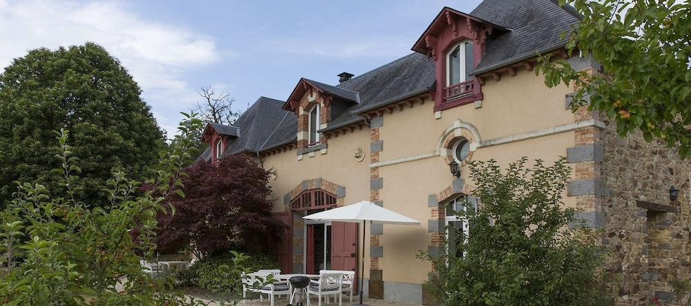 Large Park House Grand Val, 孔堡 — 照片 1