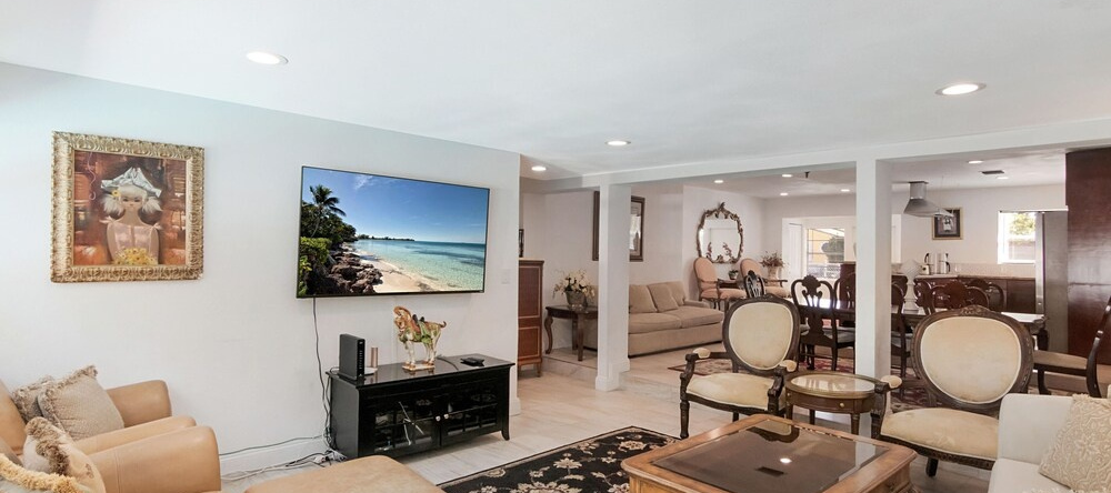 Galina's Villa, Boynton Beach — photo 1