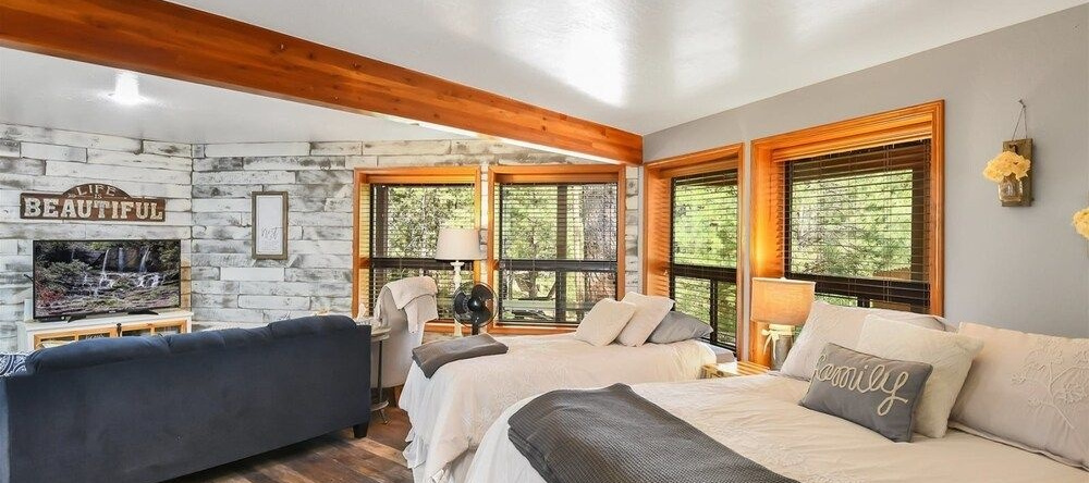Cozy Hilltop Retreat, Kachina Village — photo 1