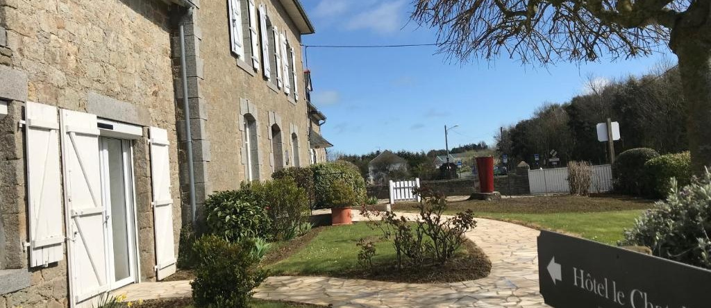 Hôtel Le Chatellier – Piscine chauffée d’avril à octobre, 康卡勒 — 照片 1