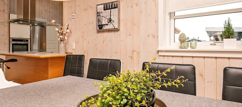 Charming Holiday Home in Væggerløse With Indoor Whirlpool, 法尔斯特 — 照片 1