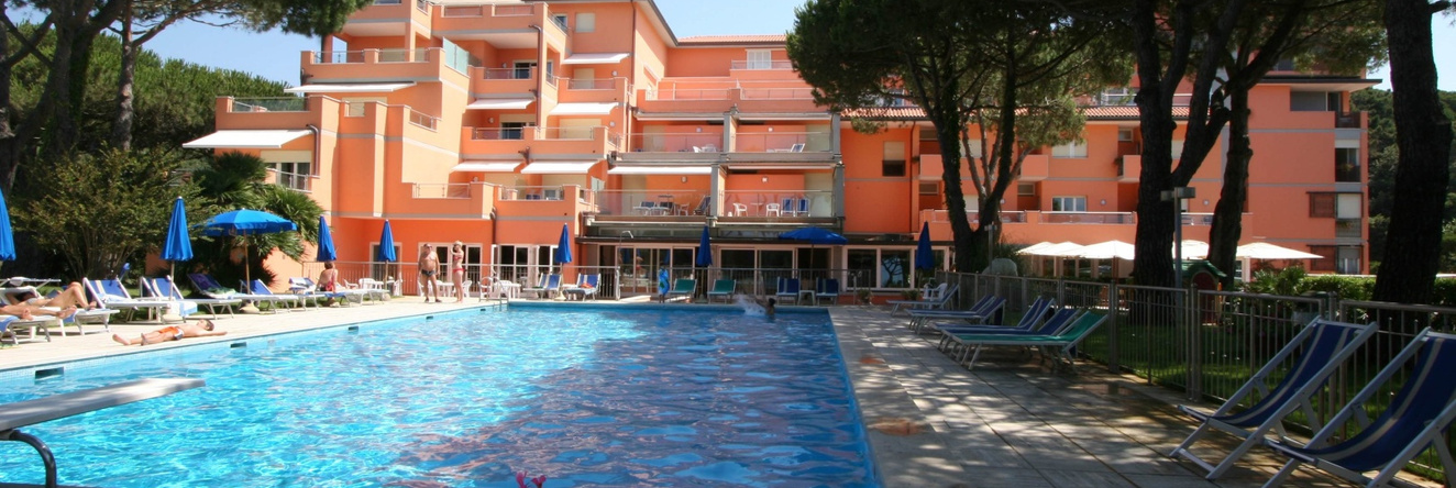 Versilia Palace Hotel, 马里纳迪彼得拉桑塔 — 照片 1