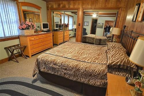 Lady Marmalade's River Cottage - 5 Br Condo By Redawning, Руидосо — фото 1