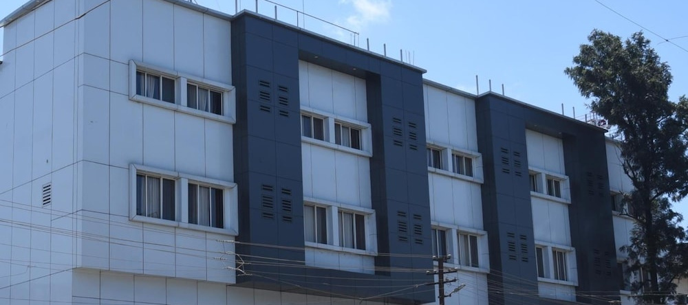 Hotel Pushpak Satara, 萨塔拉 — 照片 1