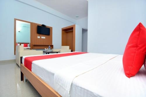 OYO 28121 Rk Resort, 卡拉安布 — 照片 1