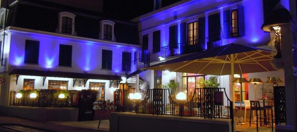 Hôtel de Paris et de la Poste, 桑斯 — 照片 1