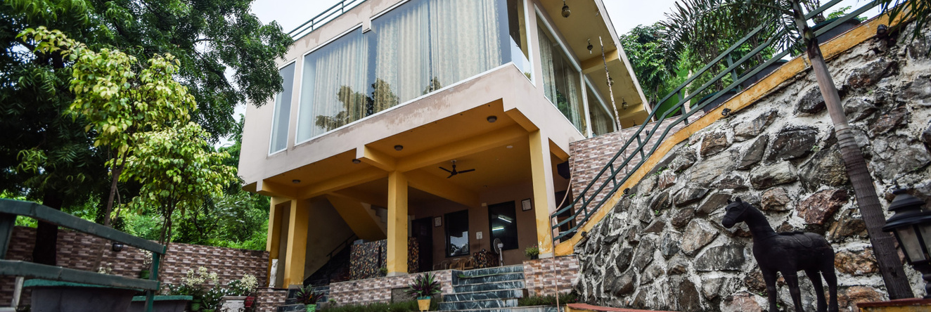 The Space Jungle Hotel, Madar — photo 1