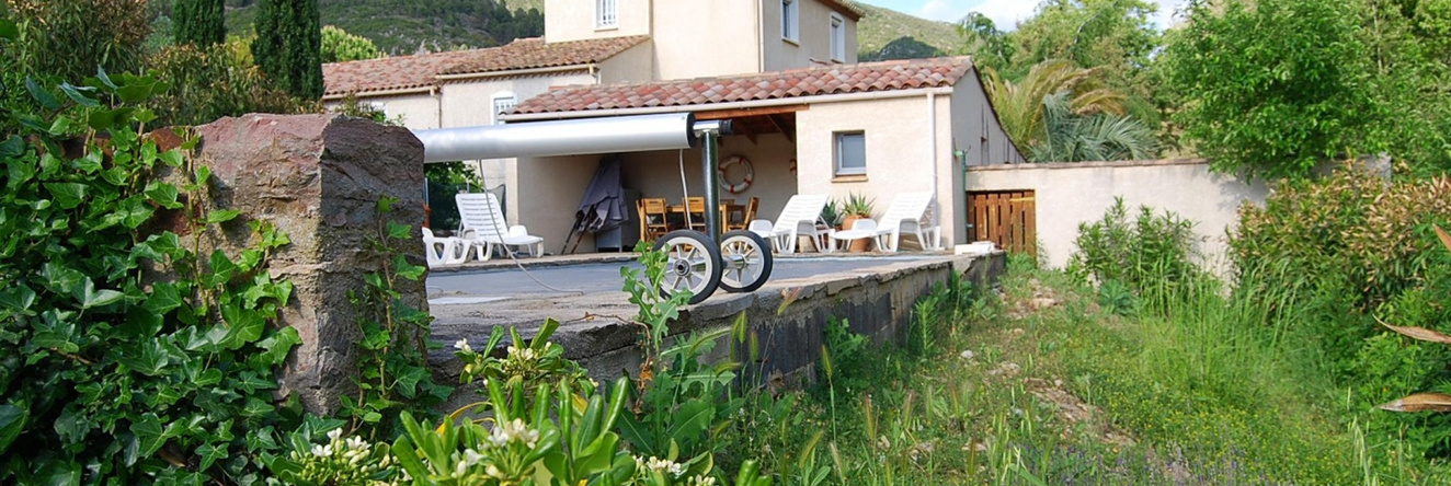 Child & dog friendly villa with private swimming pool and fenced garden on the river, 罗克布兰 — 照片 1
