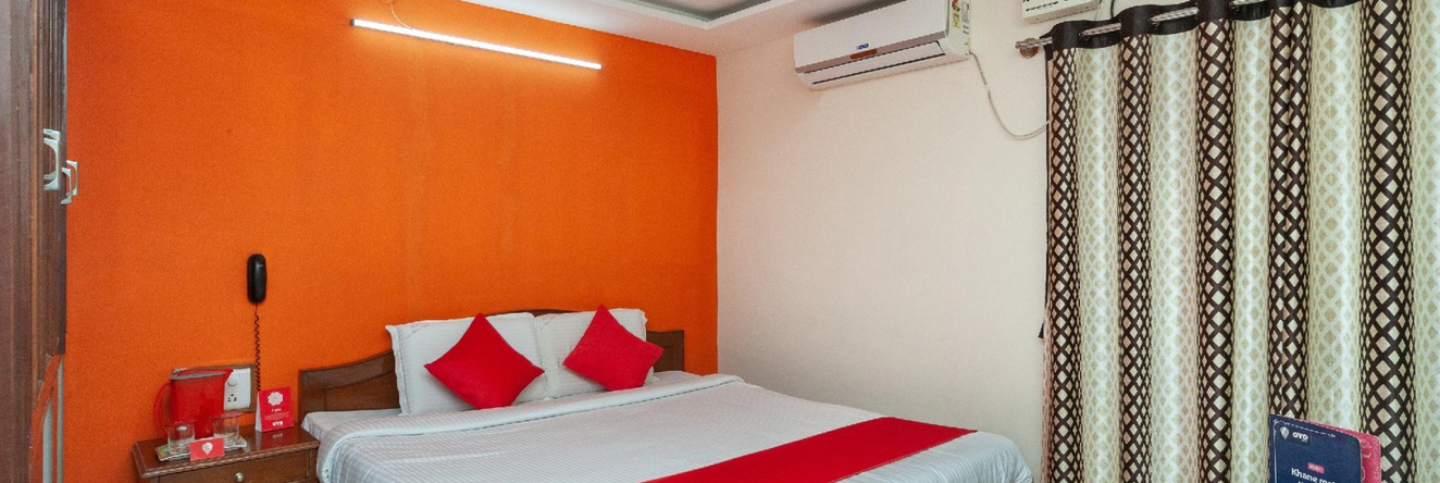 OYO Flagship 26862 Hotel Sri Shiva Shakti, 斯里卡拉哈斯蒂 — 照片 1