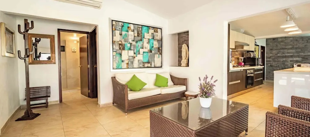 Spacious House Pool & Jacuzzi, 索奇特佩克 — 照片 1