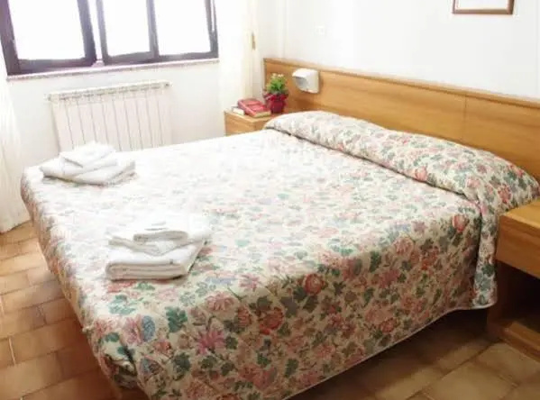 Hotel Milano, Abbadia San Salvatore — photo 1