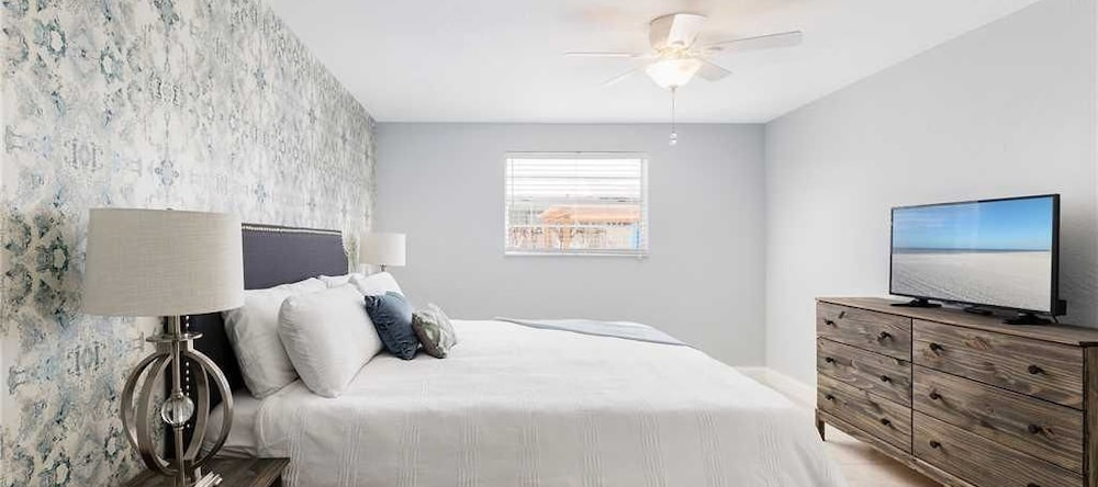 Surfside - Four Bedroom Home, Ormond-by-the-Sea — photo 1