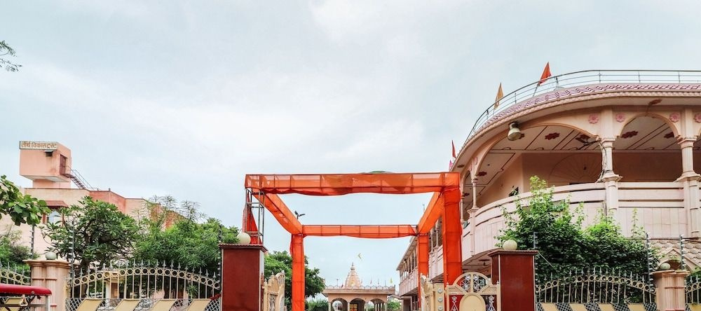 SPOT ON 60838 Shri Giriraj Dham, 戈瓦尔丹 — 照片 1