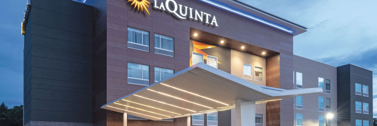La Quinta Inn & Suites by Wyndham Opelika Auburn, Opelika — photo 1