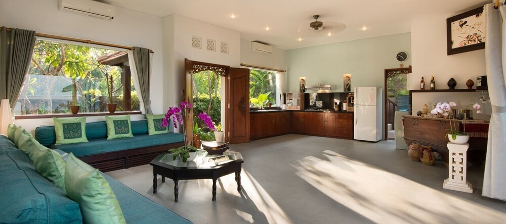 Ashling Villa, Purwakerti — photo 1