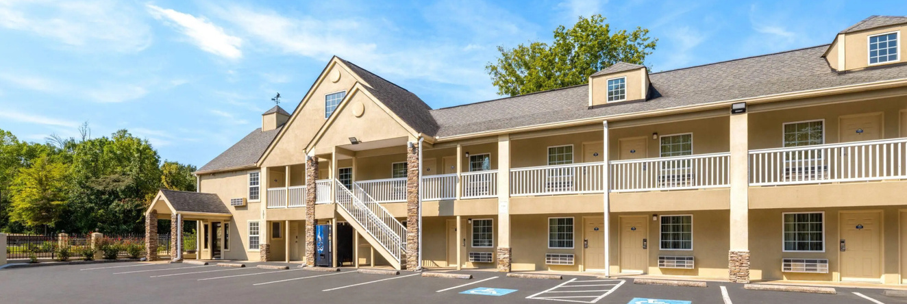 Days Inn by Wyndham Canton, Canton — photo 1