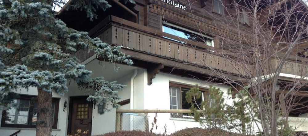 Big Luxurious Chalet in Schönried, 舍恩里德 — 照片 1