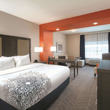 La Quinta Inn & Suites by Wyndham Opelika Auburn, Opelika — photo 3