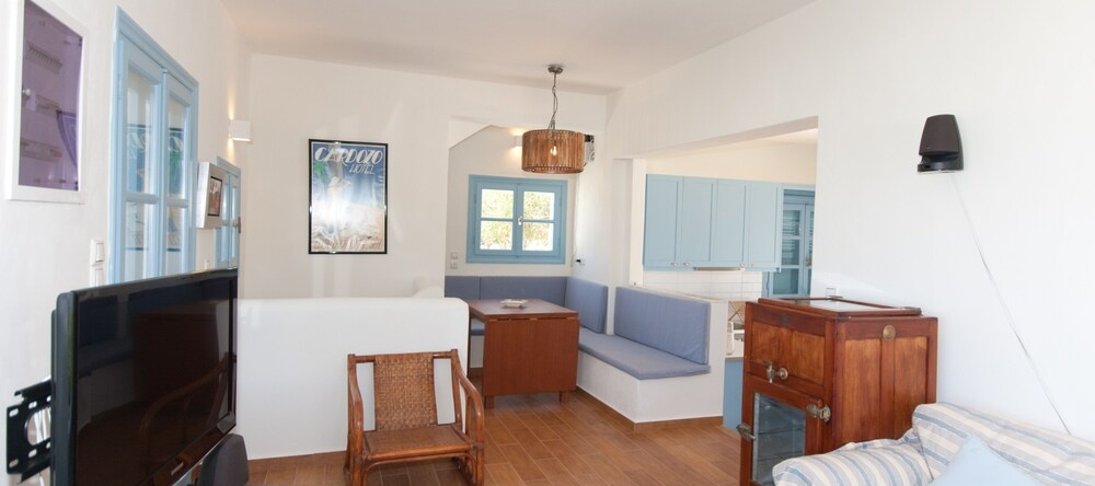 Beautiful 8-person Family Villa with Great Views by VillaRentalsgr, Ampelas — photo 1