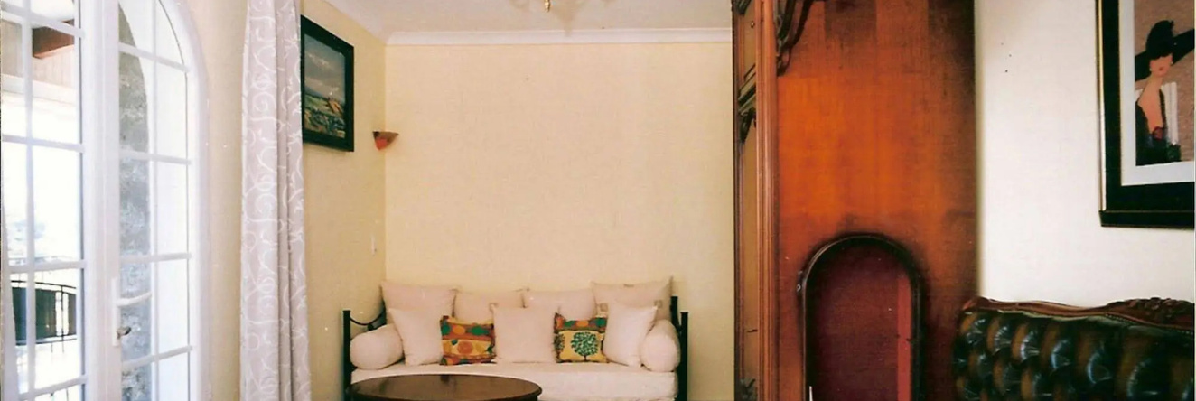 The Manor, Calvi — photo 1