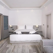 Aegean Melody Suites Santorini Elegant Suite With Outdoor Private Heated Jacuzzi, 埃克索米蒂斯 — 照片 3