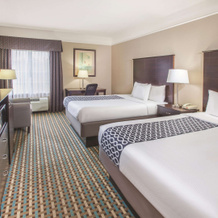 La Quinta Inn & Suites by Wyndham Bay City, Bay City — photo 4