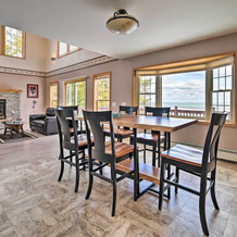 Spacious Lakefront Home w/ Sunroom & Bar!, 罗杰斯城 — 照片 3