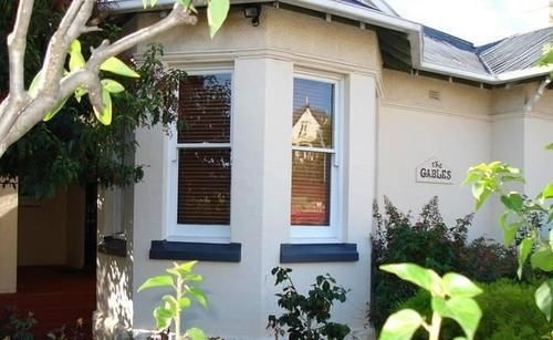 Hobart Gables, New Town — photo 1